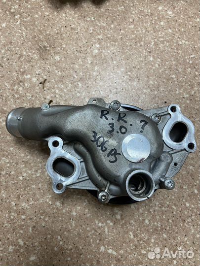 Помпа водяной насос 306PS 3.0 Range Rover Sport