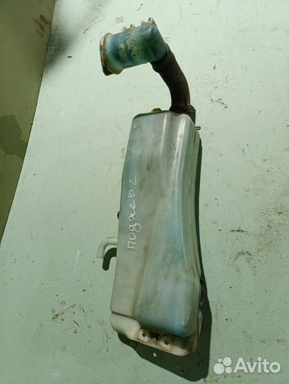 Бачек омывателя Мицубиси паджеро 2