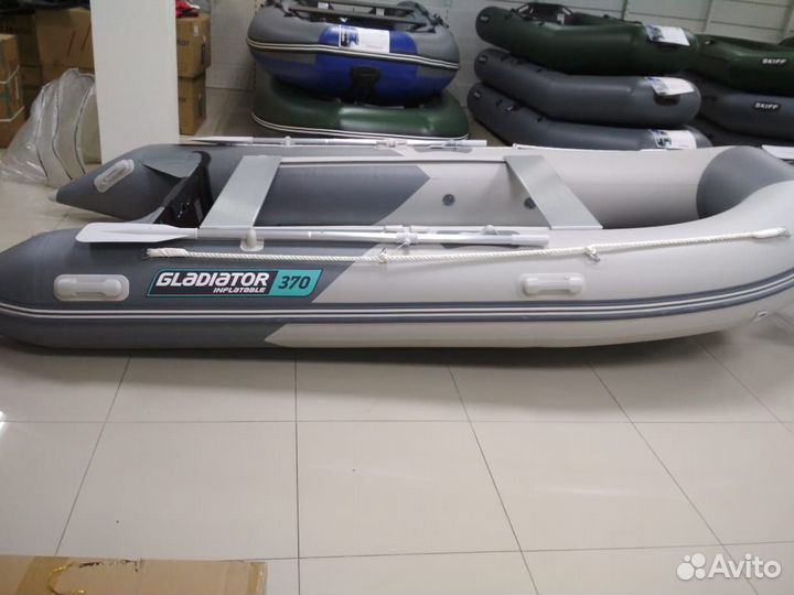 Лодка Гладиатор B 370 AL