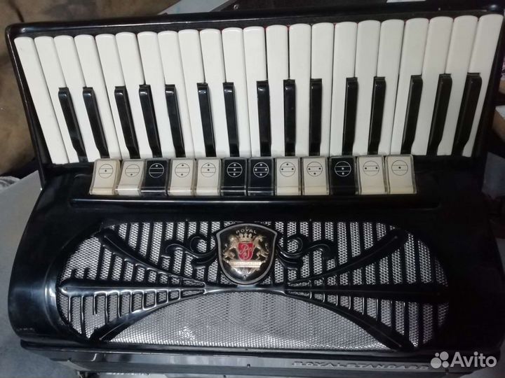 Аккордеон Royal Standard Silvana