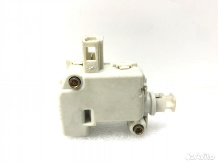 Активатор замка багажника Volkswagen Polo 2008