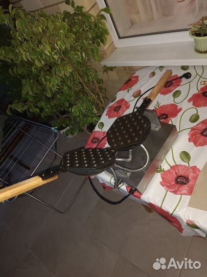 Электрическая вафельница бу