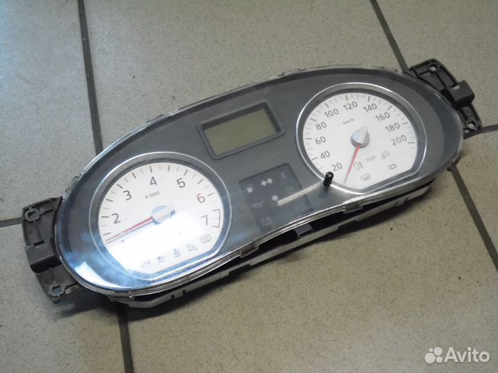 Щиток приборов под автомат Рено Логан Сандеро 1