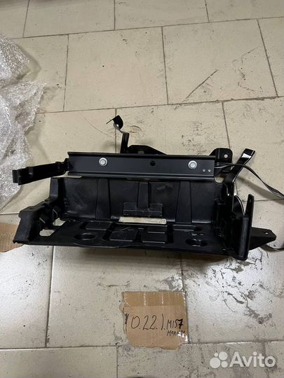 Кронштейн акб Maserati Levante I