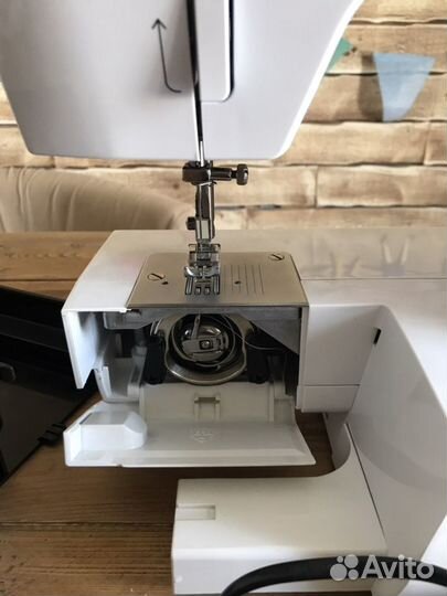 Швейная машина Bernette 10