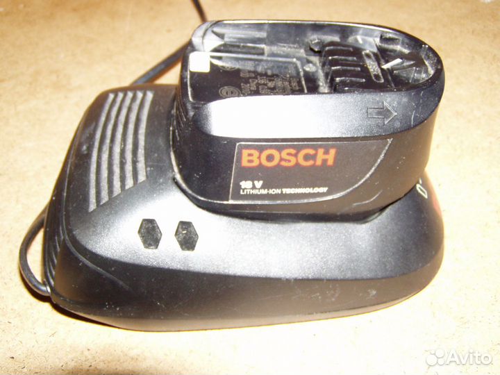 Зарядник Bosch для электротриммера