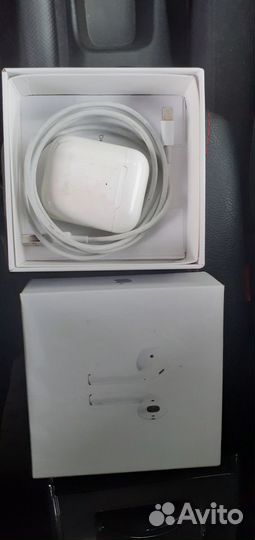 Беспроводные наушники AirPods