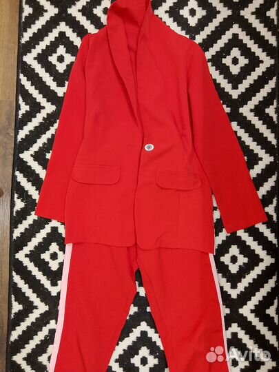 Пакетом: Костюм, корсет, куртка, блузки 42