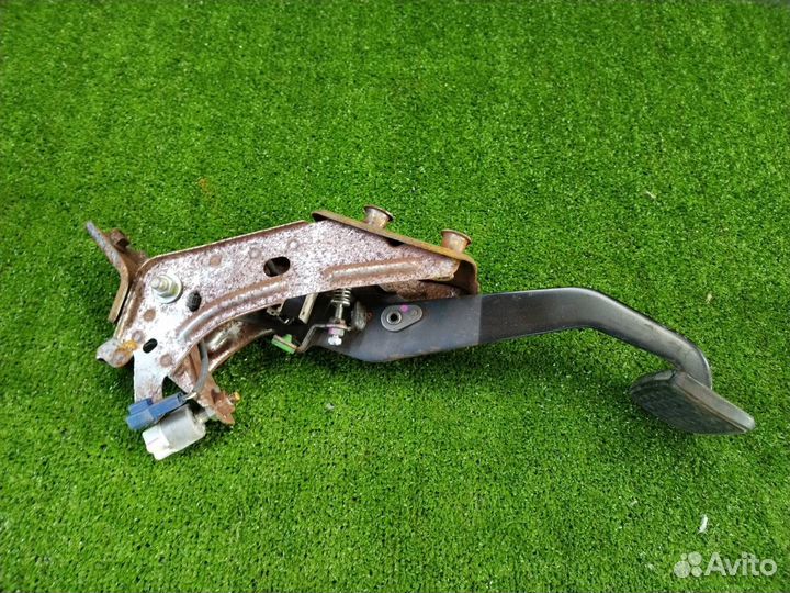 Педаль тормоза Toyota Harrier GSU30 2GR-FE