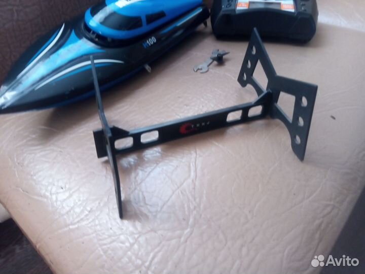 Катер на радиоуправлении