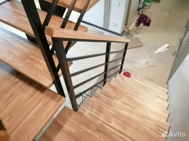 Лестница на металлическом каркасе