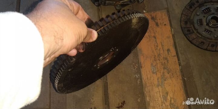 Маховик с корзиной и диском сцепления