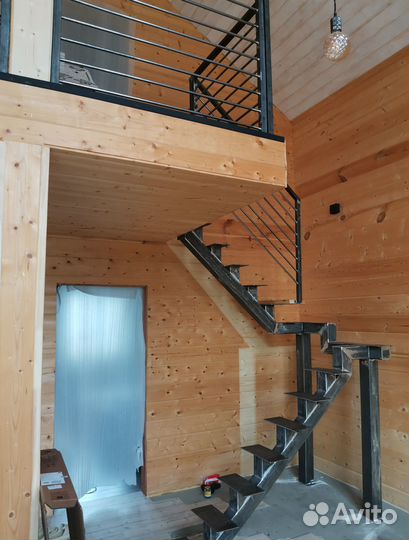 Лестница на второй этаж