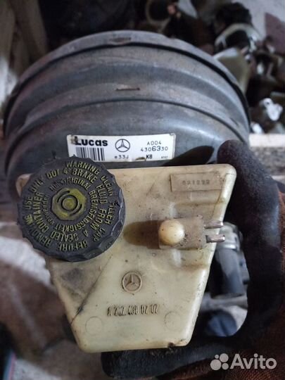 Вакуум тормозной системы Mercedes