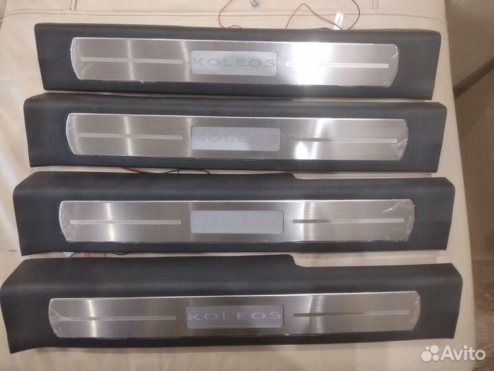 Накладка на порог с подсветкой Koleos