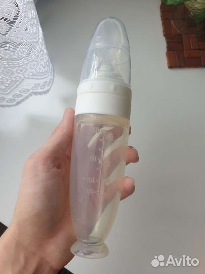 Силиконовая Бутылочка с ложкой для прикорма