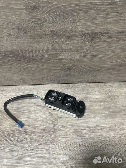 Блок кнопок стеклоподъемников Mercedes w203 A20382