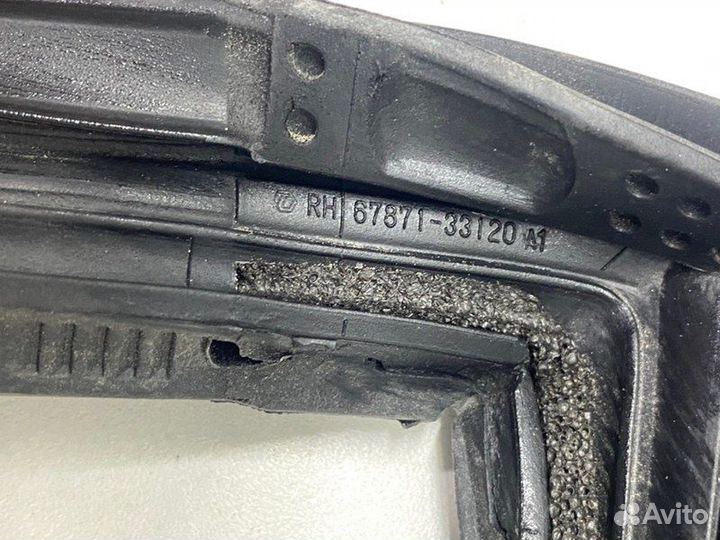 Уплотнитель двери задний правый Toyota Camry
