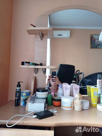 Туалетный столик с зеркалом со светильником