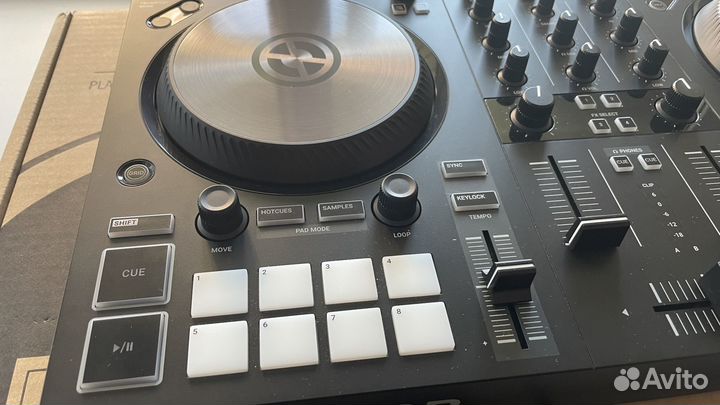 DJ контроллер Traktor s2mk3