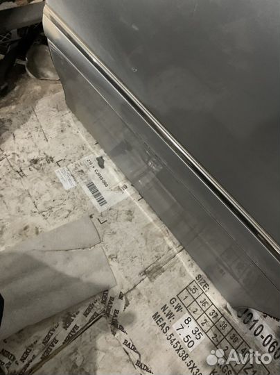 Задняя левая дверь Mercedes S W220