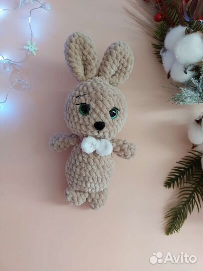 Вязаные игрушки из плюшевой пряжи зайка и котик