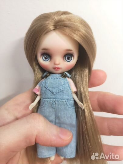 Petite blythe