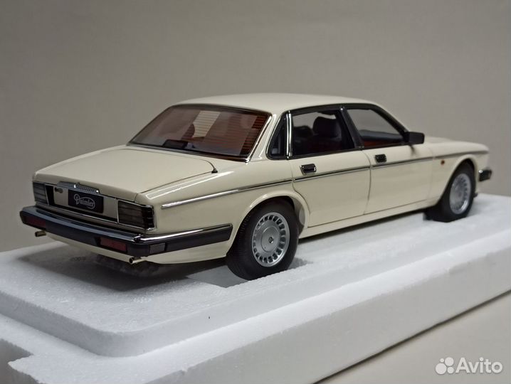 Jaguar XJ6 (XJ40) White 1:18 Almost Real