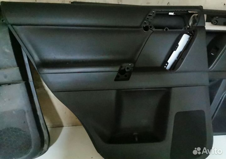 Обшивка двери задняя Левая Toyota Prado 150