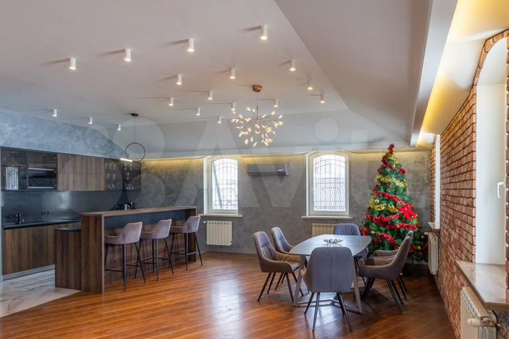 Дом 960 м² на участке 13 сот.