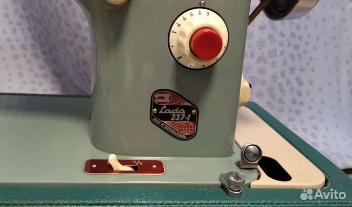 Швейная машина Лада 237-1, чешская