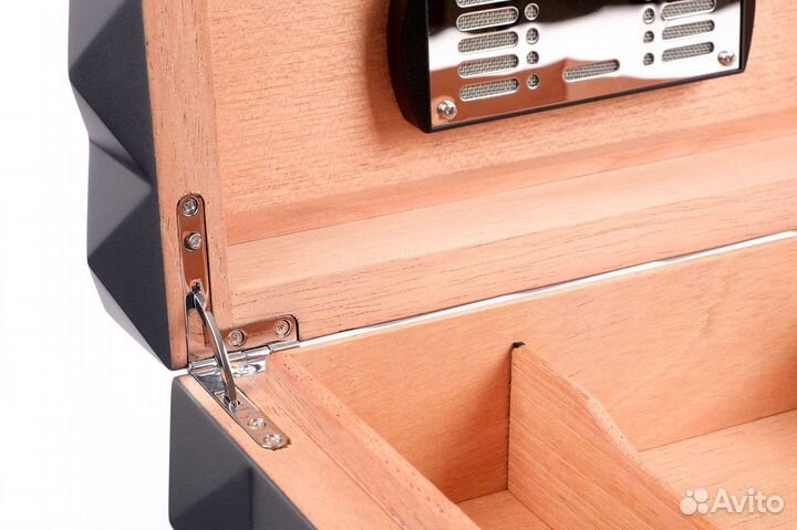 Хьюмидор Colibri Quasar на 40 сигар, Черный лак