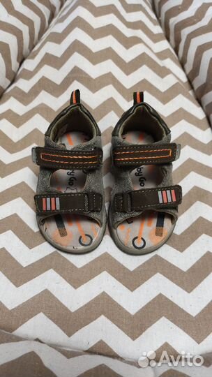 Сандалии и кроссовочки для первых шажков