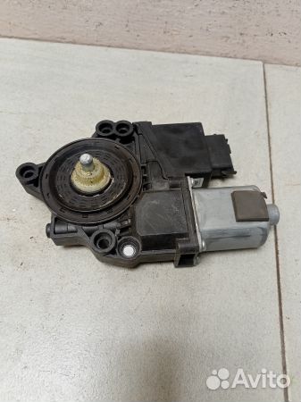 Моторчик переднего левого стеклоподъемника