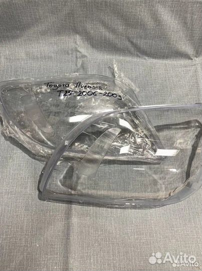 Новые Стекла фар Toyota Avensis T25 2007-2009