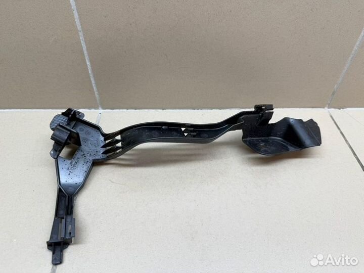 Кронштейн правый Mercedes-Benz E W213 2.0 OM