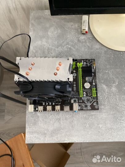 Материнская плата с процессором и памятью