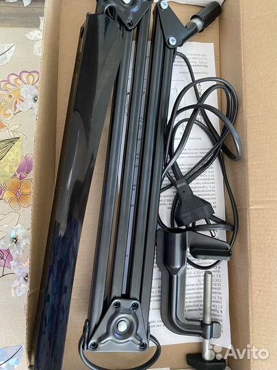 Лампа настольная на струбцине