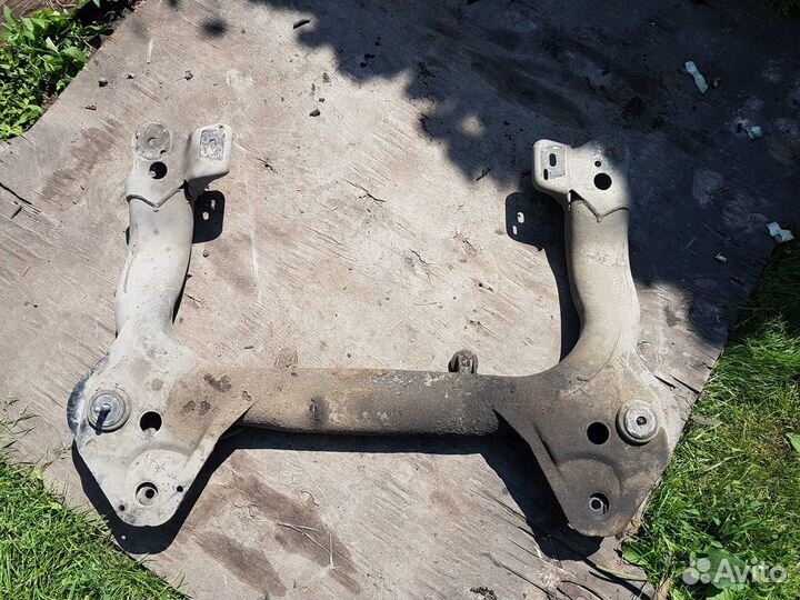 Подрамник ауди 100 А6