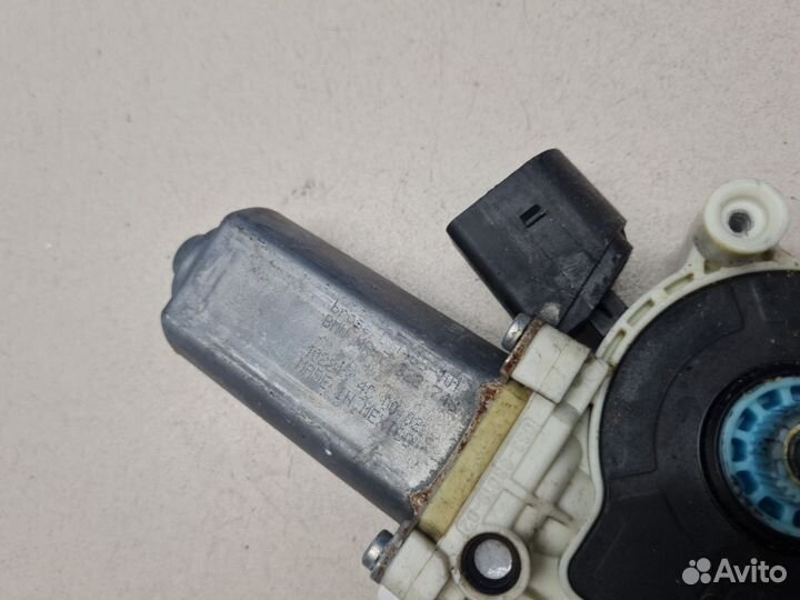 Моторчик стеклоподъёмника правый BMW X3 F25 2010-2