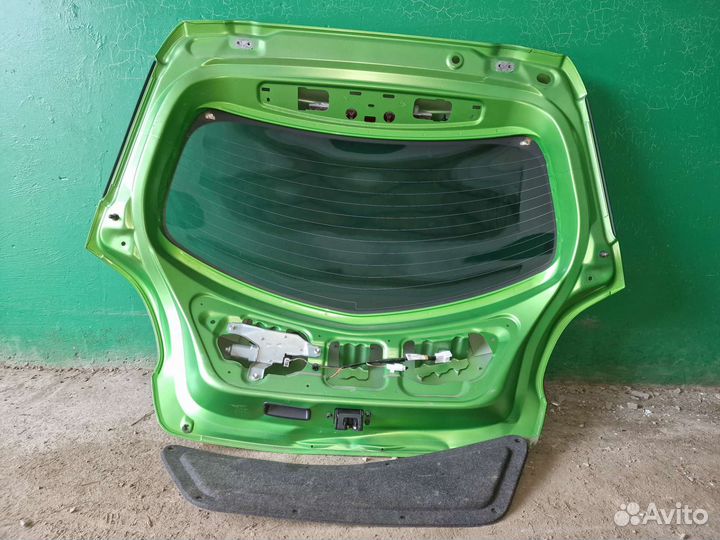 Задняя дверь mazda demio 2008