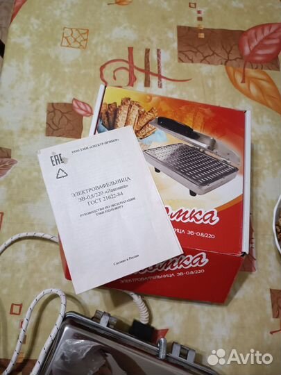 Электрическая вафельница бу