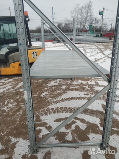 Стеллаж с полками металлический