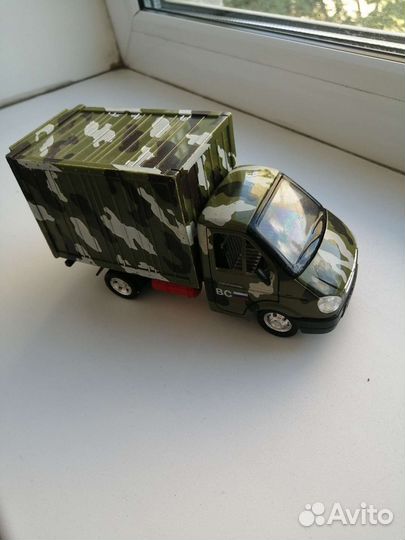 Военный грузовик