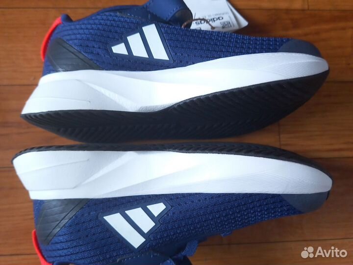 Кроссовки Adidas новые