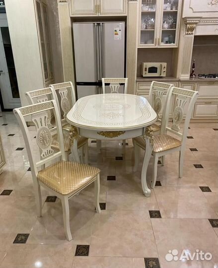 Стол и стулья