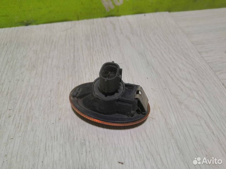 Повторитель на крыло желтый Субару Форестер 10