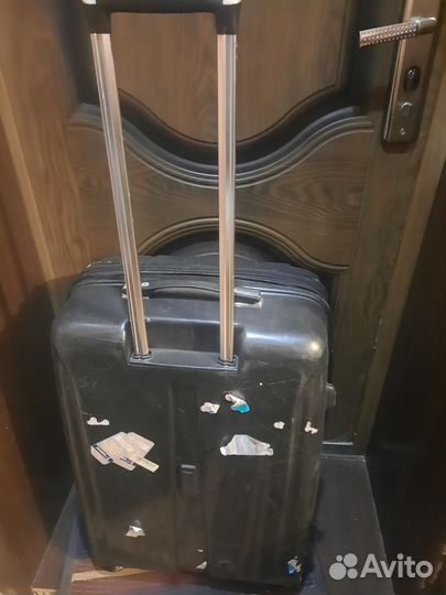 Чемодан на колесах бу 2 шт