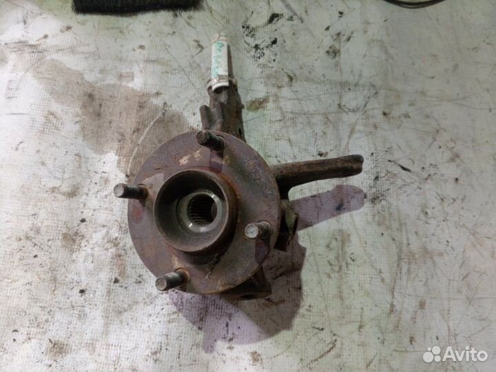 Кулак поворотный передний левый Nissan Almera