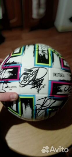Мяч с росписями игроков сборной России